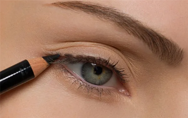 Как правильно и красиво накрасить глаза карандашом - рекомендации поэтапно