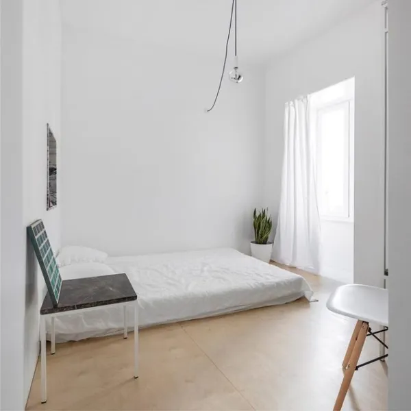 Матрас на полу спальня в стиле минимализм