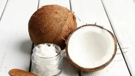 Свойства кокосового масла и особенности его использования в косметологии 