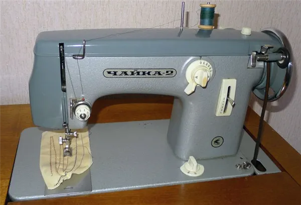 Старые модели швейных машинок - Чайка-2