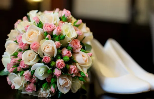 Букет невесты из кустовых роз: оформление, удачные сочетания с другими цветами. Букет из кустовых роз. 9