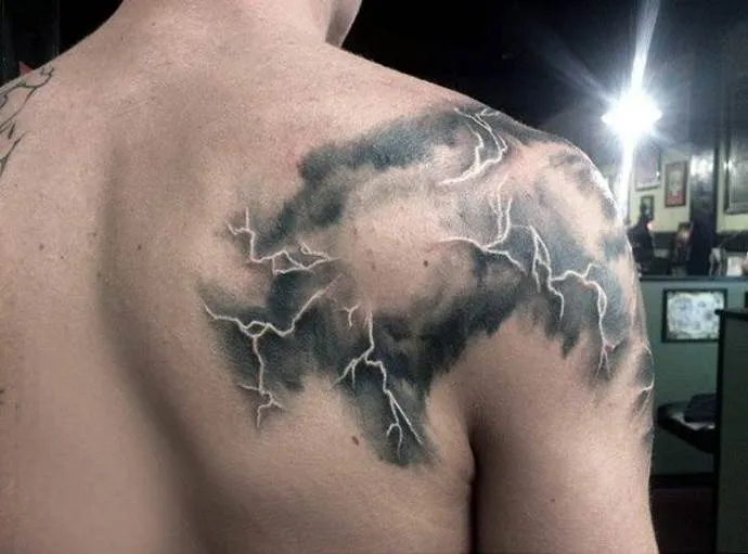 Фото тату молния реализм 14.09.2019 №023 - tattoo lightning realism - tatufoto.com