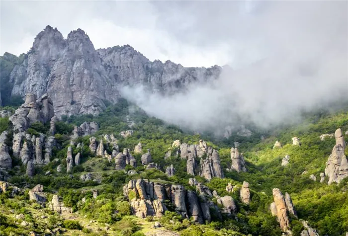 Долина привидений на горе Демерджи (Алушта) 2